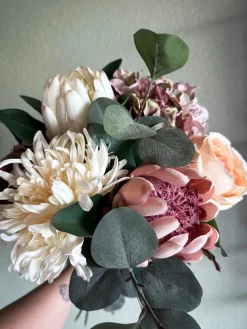 Blomst i Cream Farve. 63cm