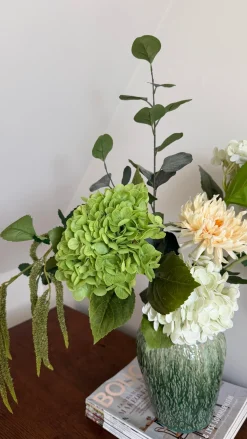 Evighedsbuket Nordisk Natur m. Hvide og Grønne Blomster