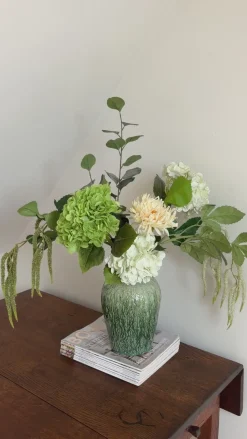 Evighedsbuket Nordisk Natur m. Hvide og Grønne Blomster