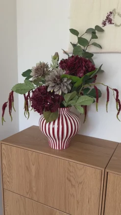 Evighedsbuket Rød Harmoni m. Hortensia og Dahlia