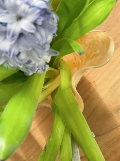 Glasvase m/folder, cremefarvet