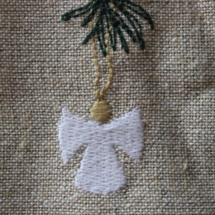 Juledug m Broderi (140x270cm)