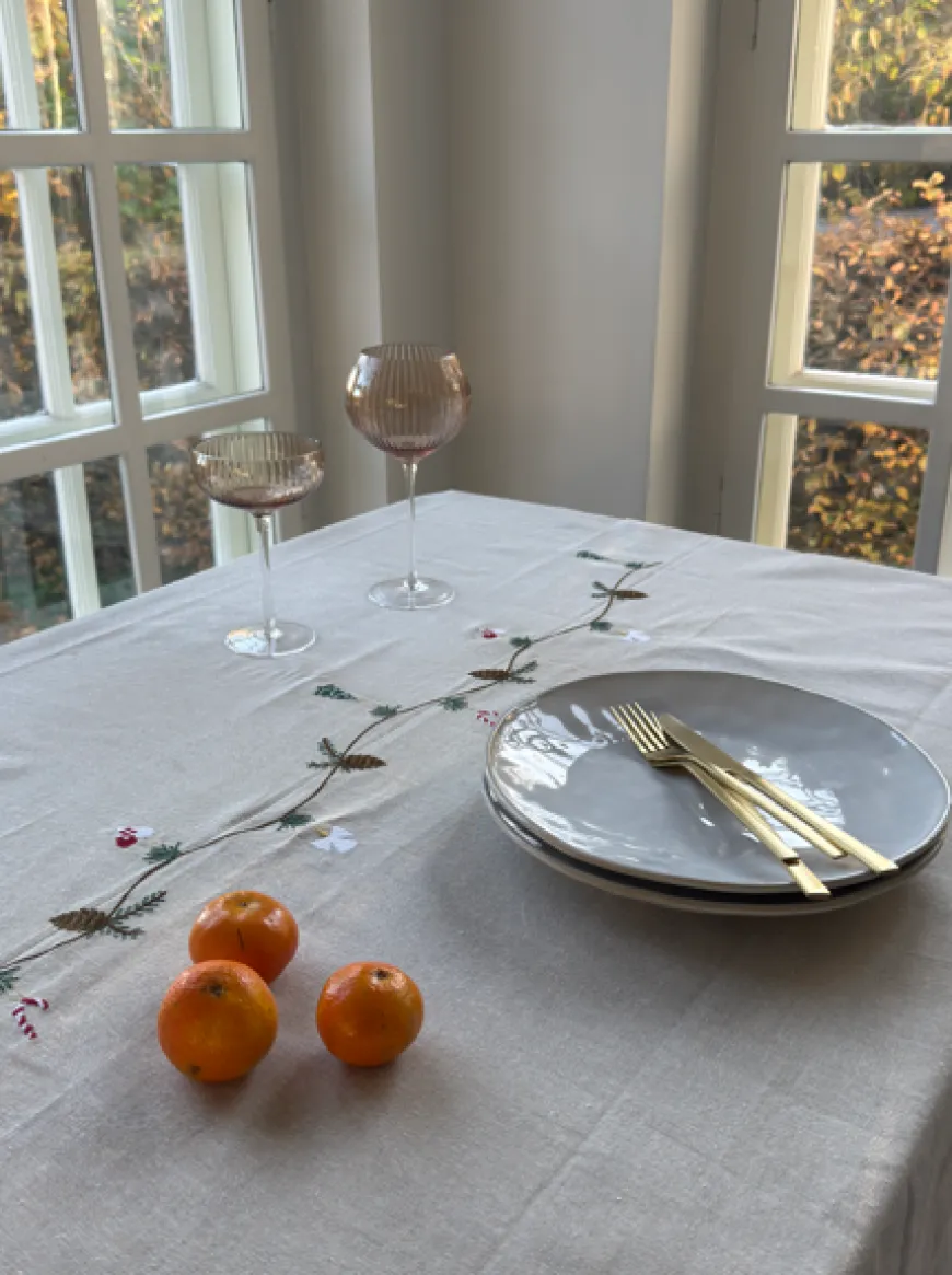 Juledug m Broderi (140x320cm)