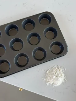 Muffinform til 12 muffins (38,5x27x3cm) Mørkegrå