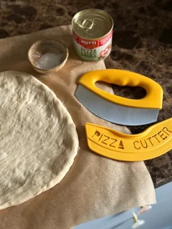 Pizzaskærer (15,5x13,2cm) Gul