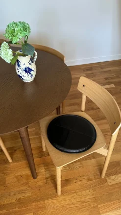 Rund Skindpude. Sort